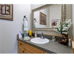 Kitchen - 102 Westview Drive, Penticton, BC V2A7R2 Photo 15