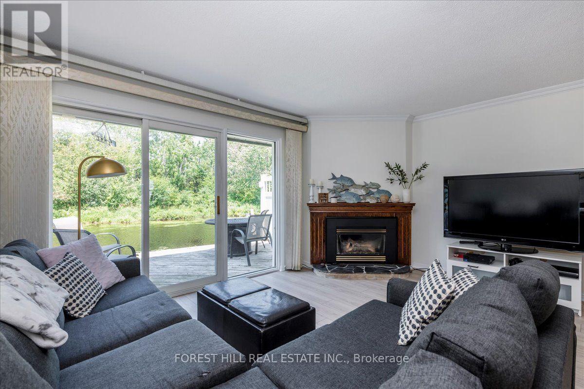 #27 4 PARADISE BOULEVARD - Image 12