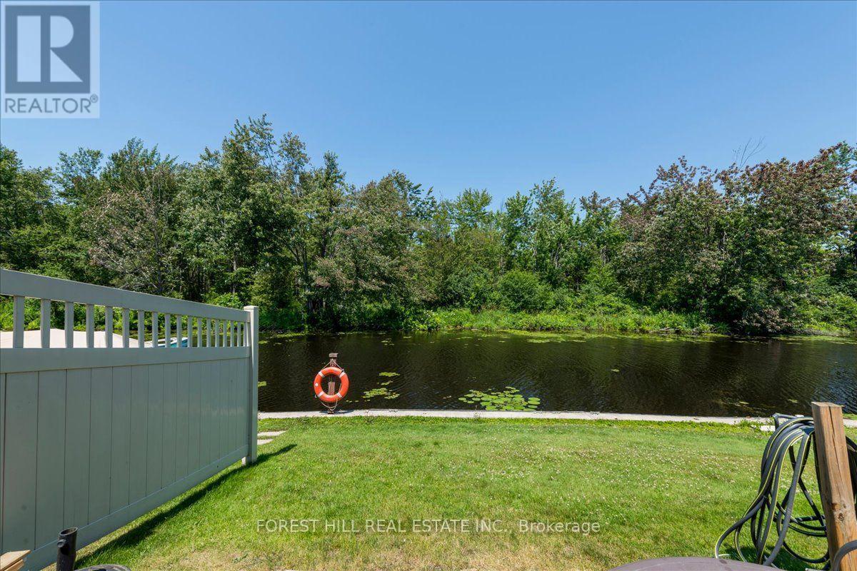 #27 4 PARADISE BOULEVARD - Image 22