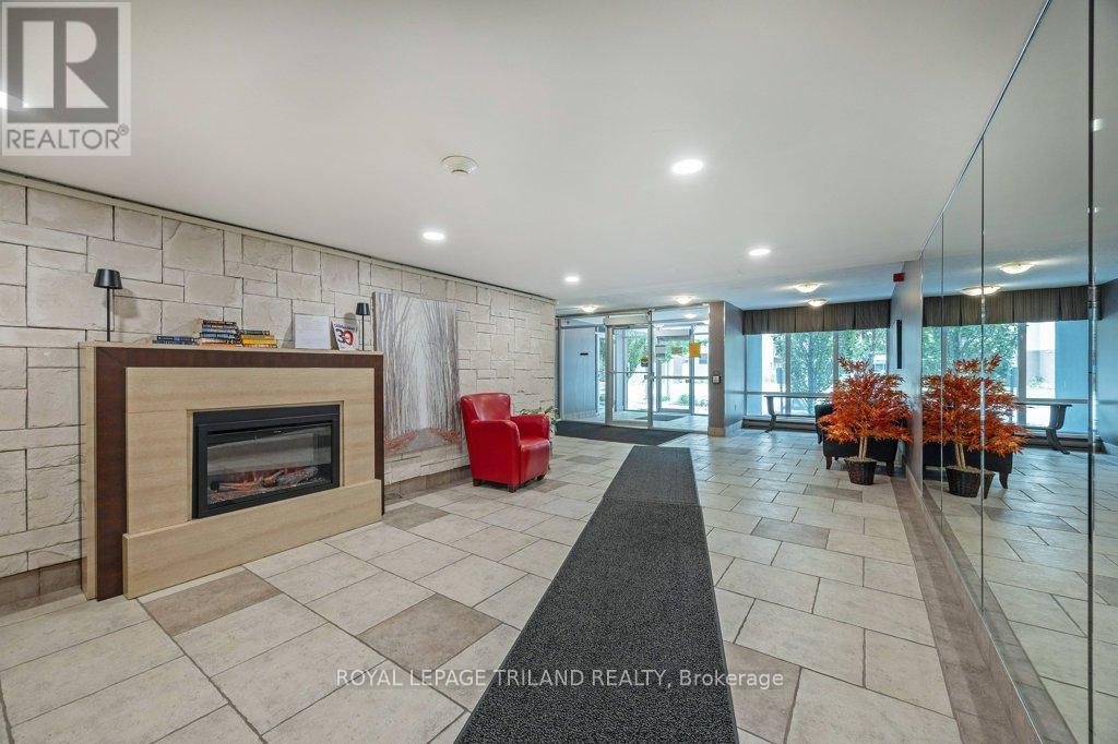 #1105 155 KENT STREET - 6