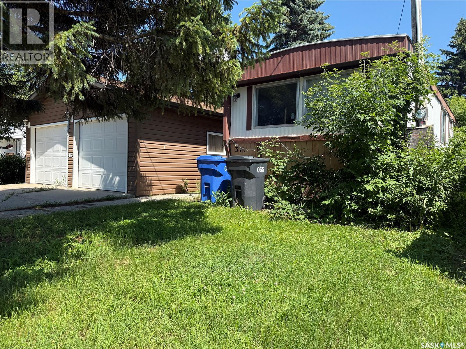 311 Allan AVENUE - 1