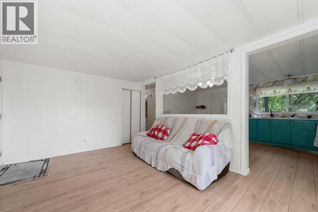 4911 54 Avenue - 11