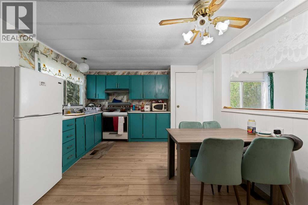 4911 54 Avenue - 7