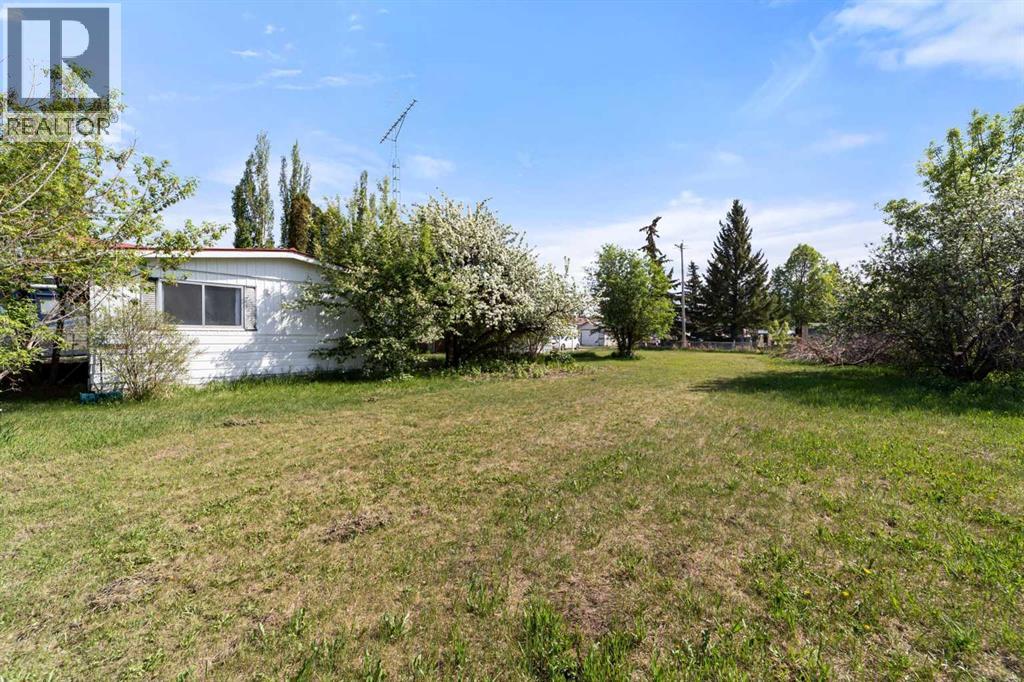 4911 54 Avenue - 4