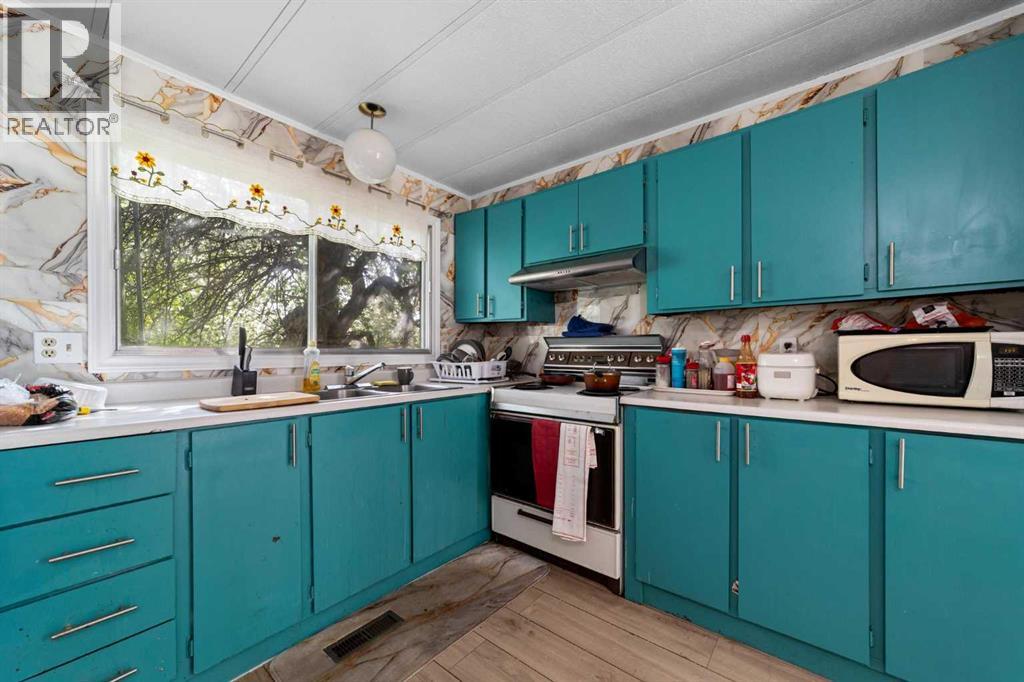 4911 54 Avenue - 9