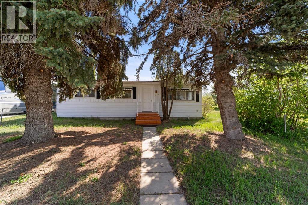 4911 54 Avenue - 1