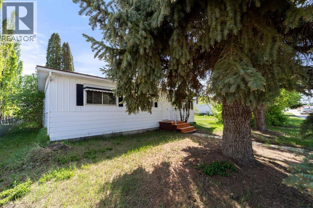 4911 54 Avenue - 3