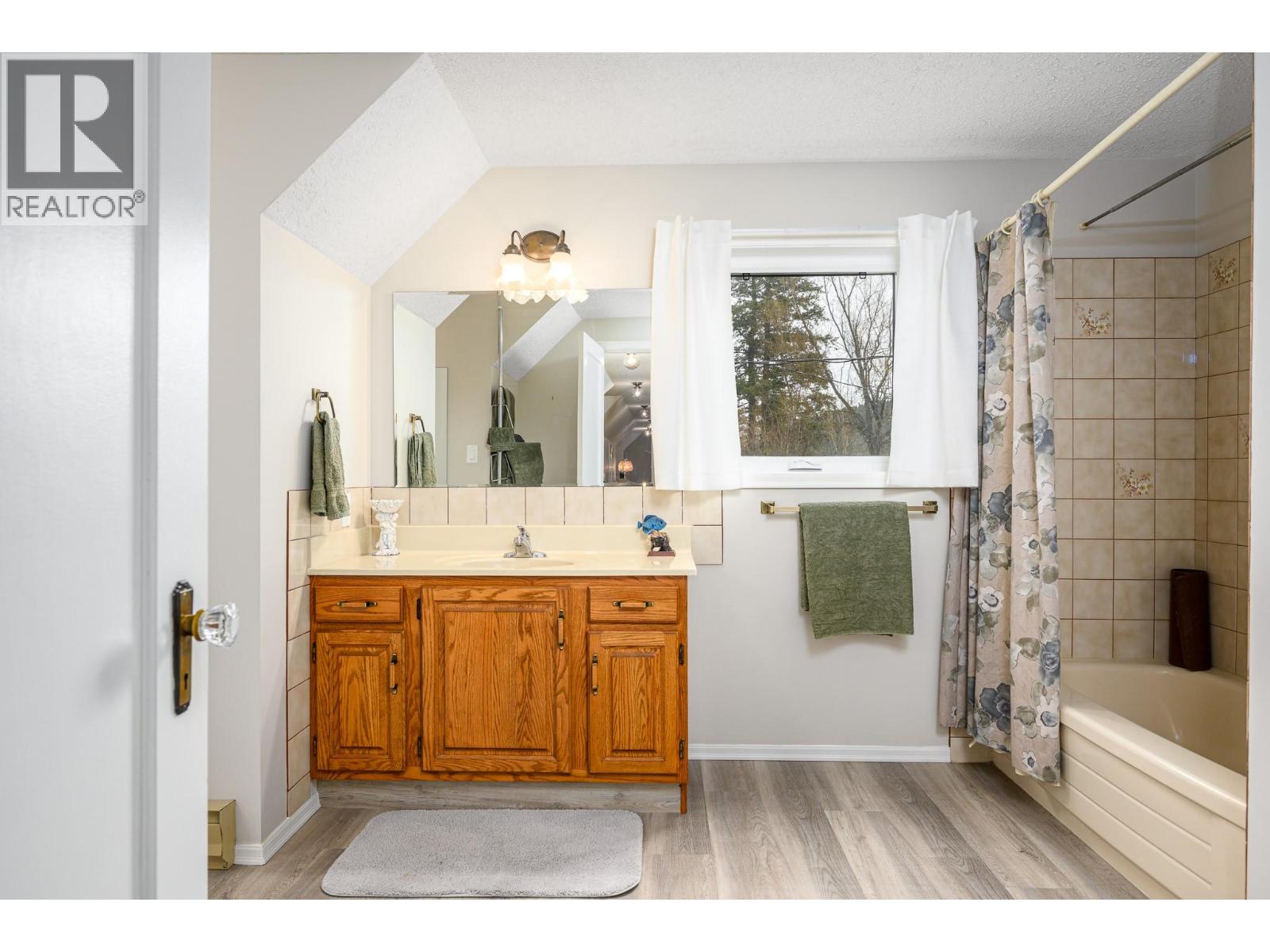 487 Mabel Lake Road - 35