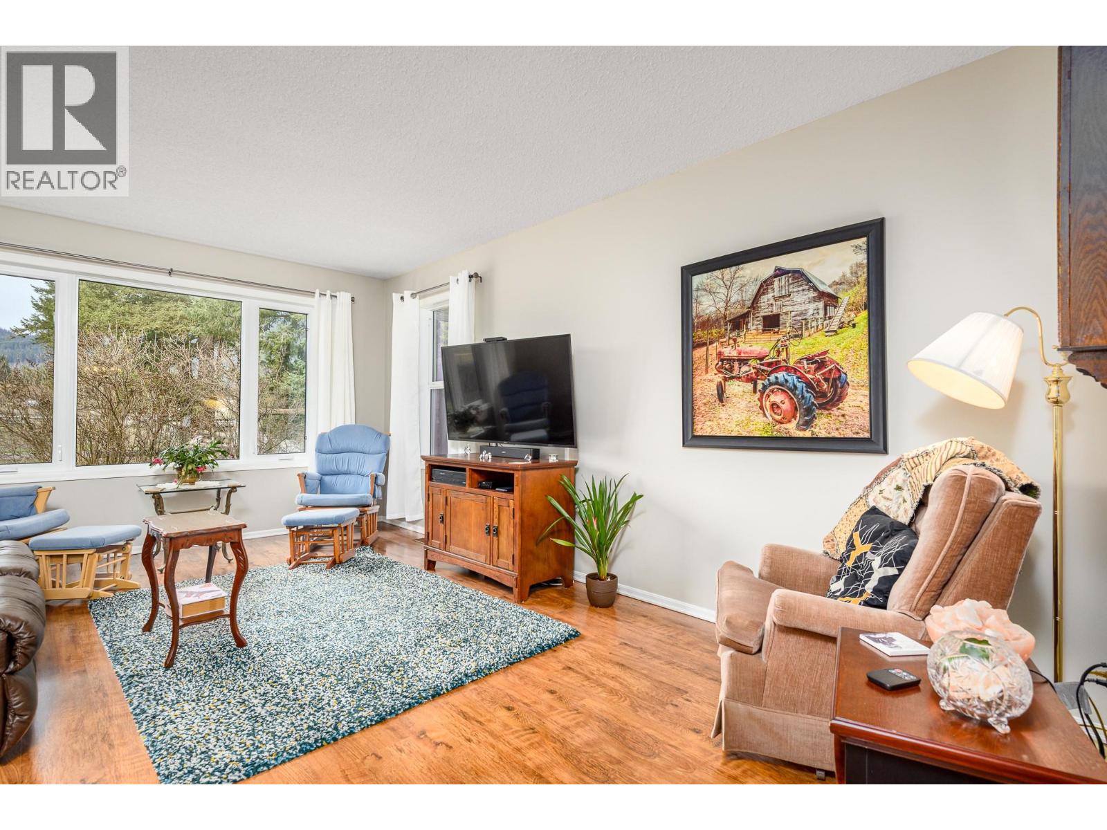 487 Mabel Lake Road - 27