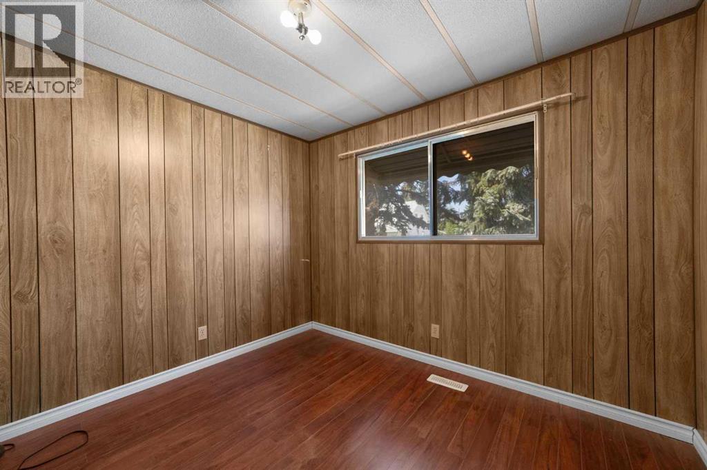 4911 54 Avenue - 17