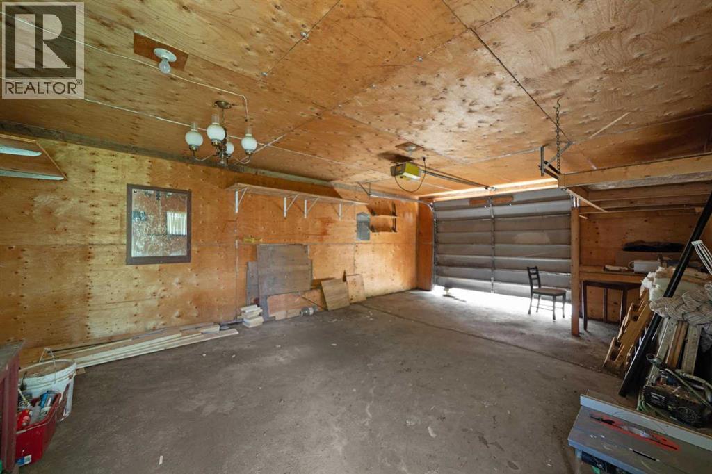 4911 54 Avenue - 19
