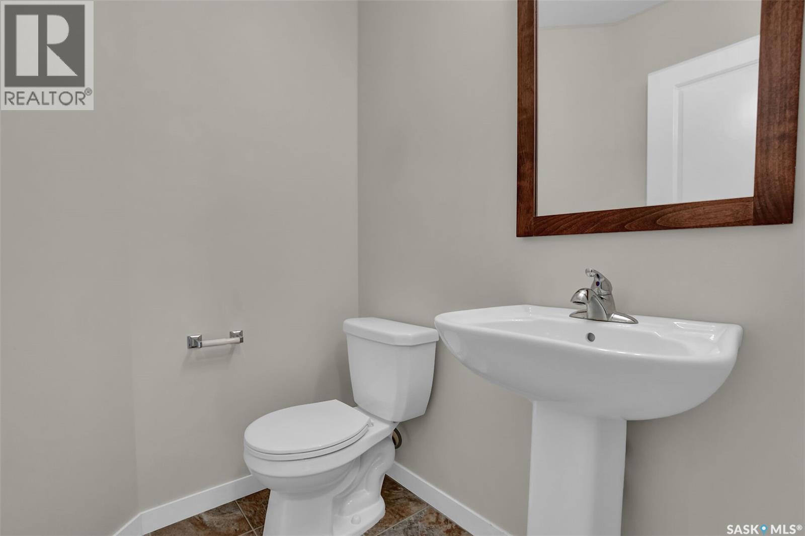 #42 5655 Aerodrome ROAD - 14