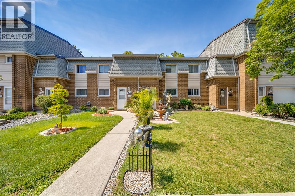 #54 2629 VINE COURT - 1