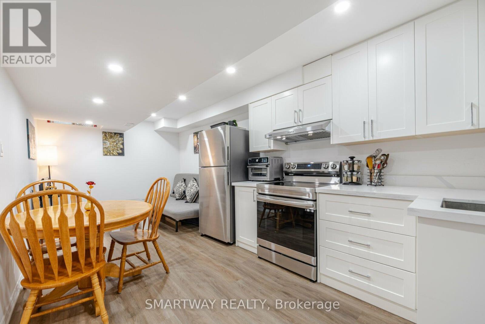 2437 MONTAGNE AVENUE - 35