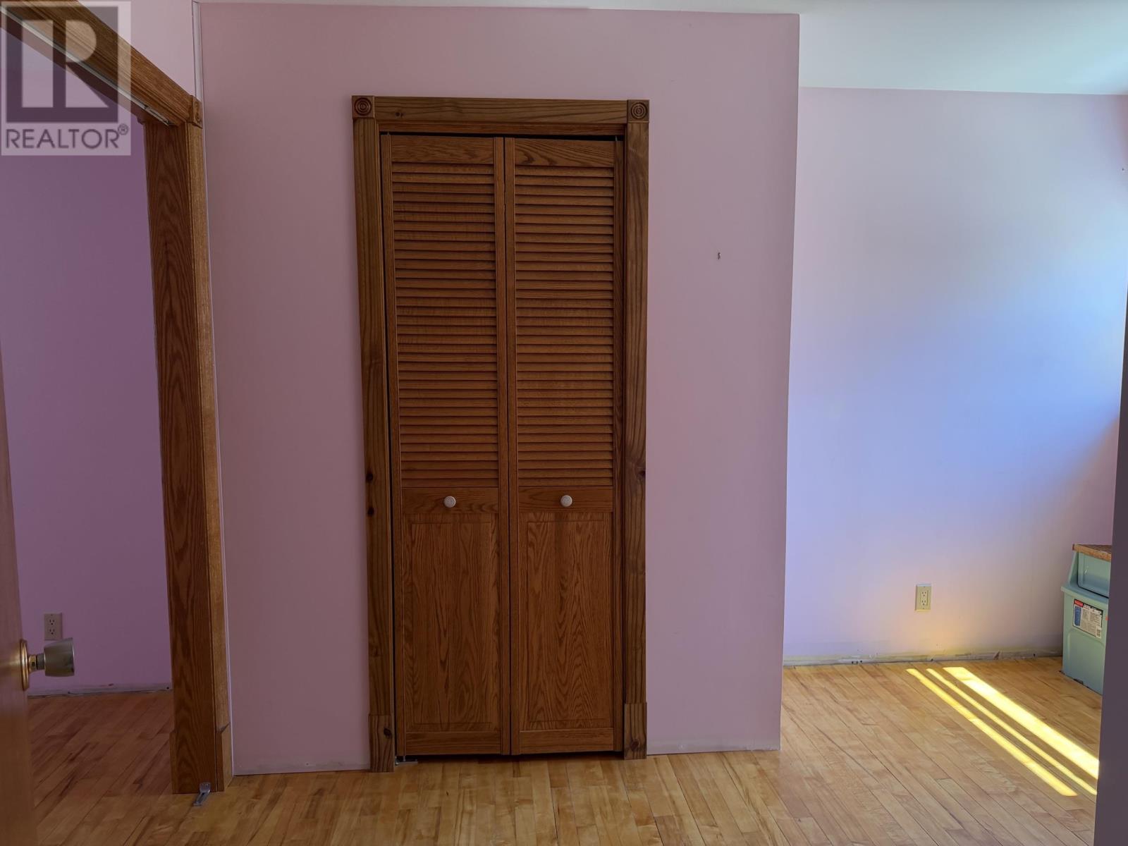 4 Elizabeth AVE - 9