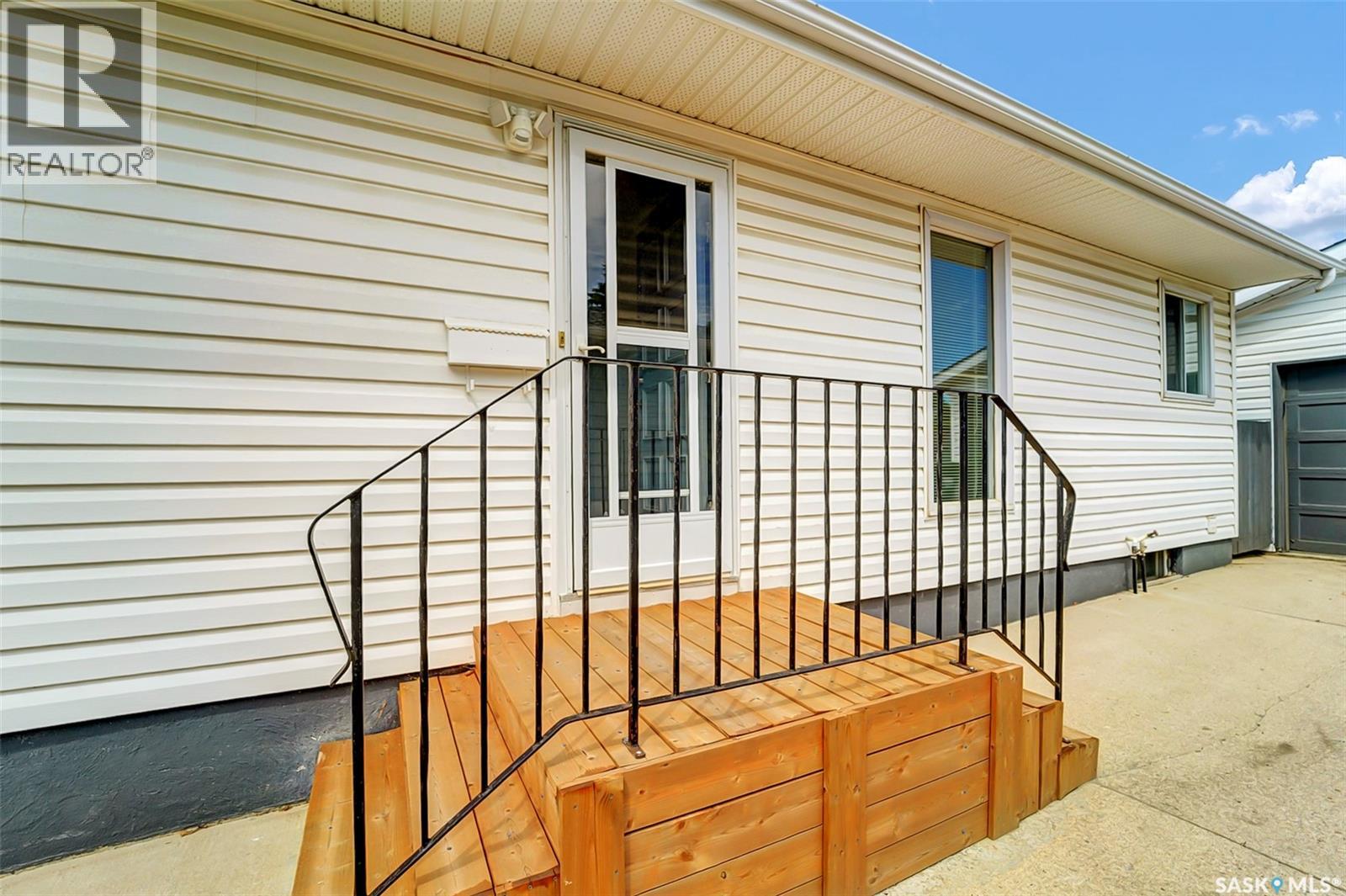 334 Johnson CRESCENT - 4