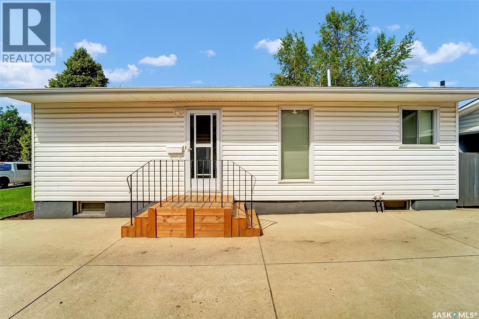 334 Johnson CRESCENT - 3