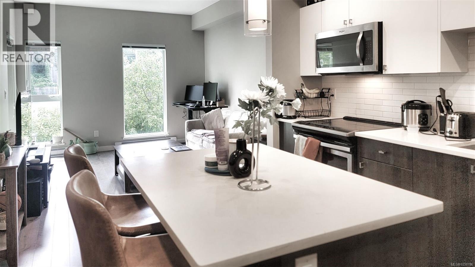#304 767 Tyee Rd - 3