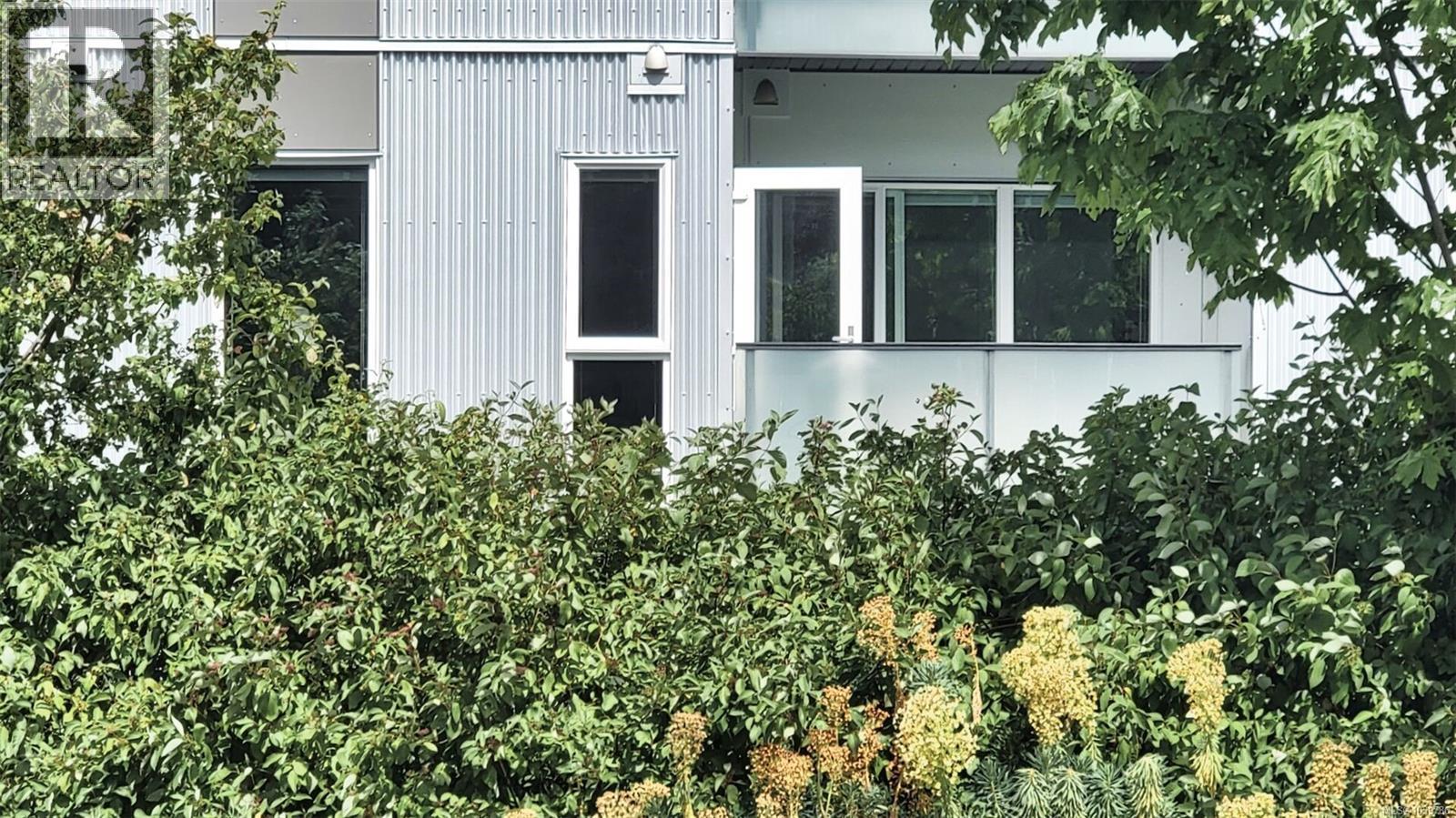 #304 767 Tyee Rd - 27
