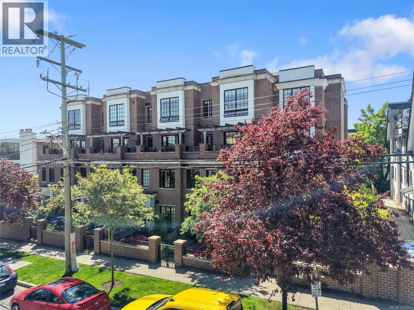 #105 1011 Burdett Ave - 18