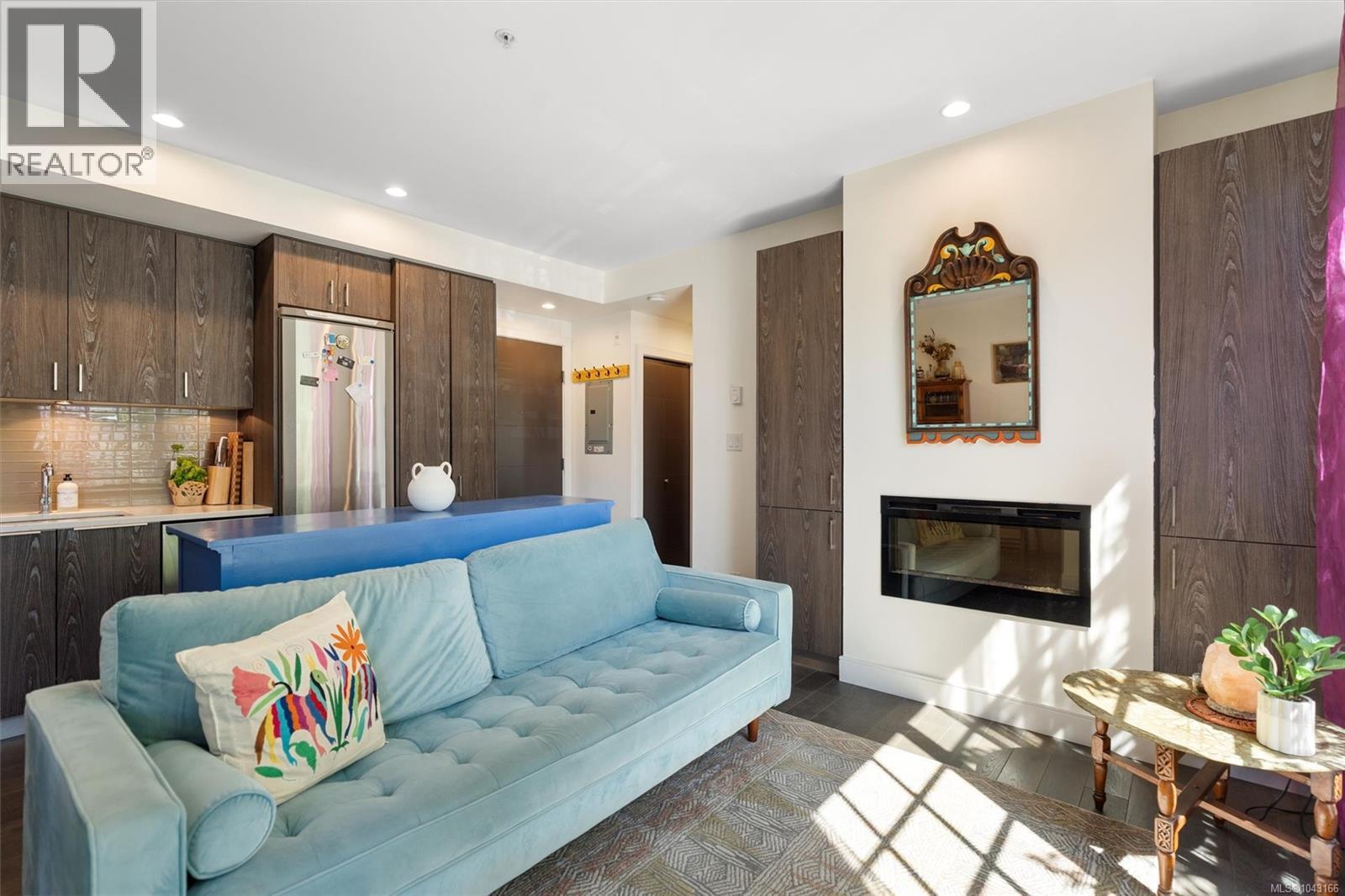 #105 1011 Burdett Ave - 3