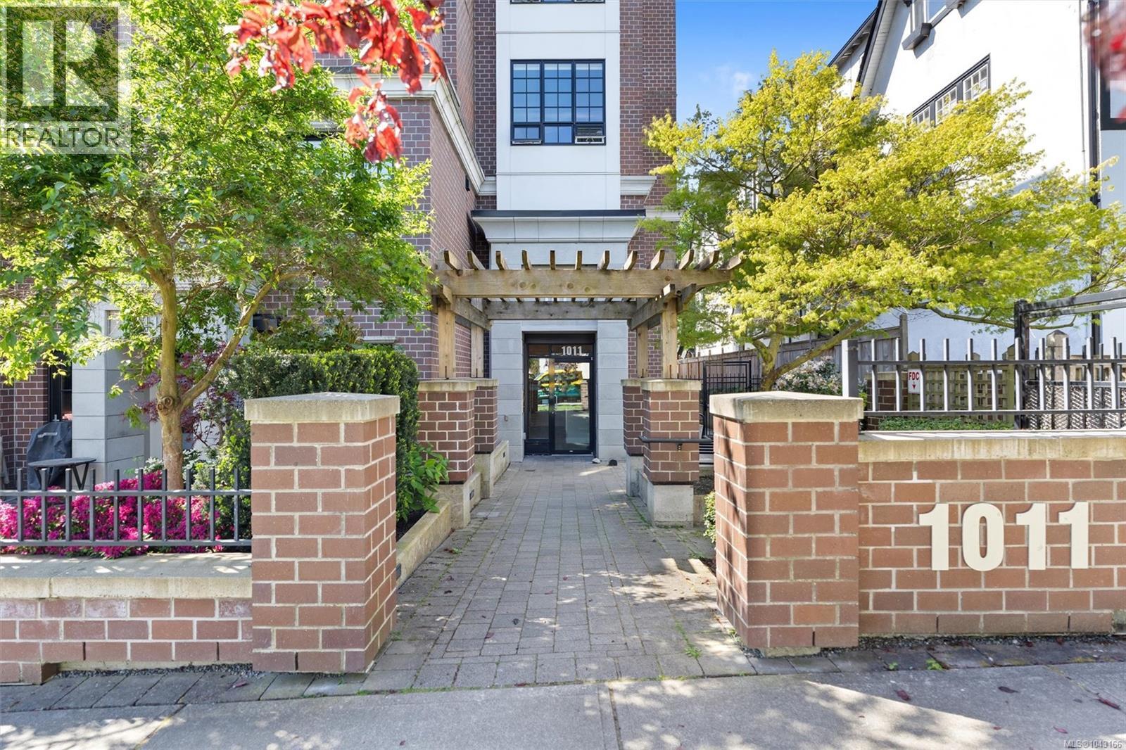 #105 1011 Burdett Ave - 19