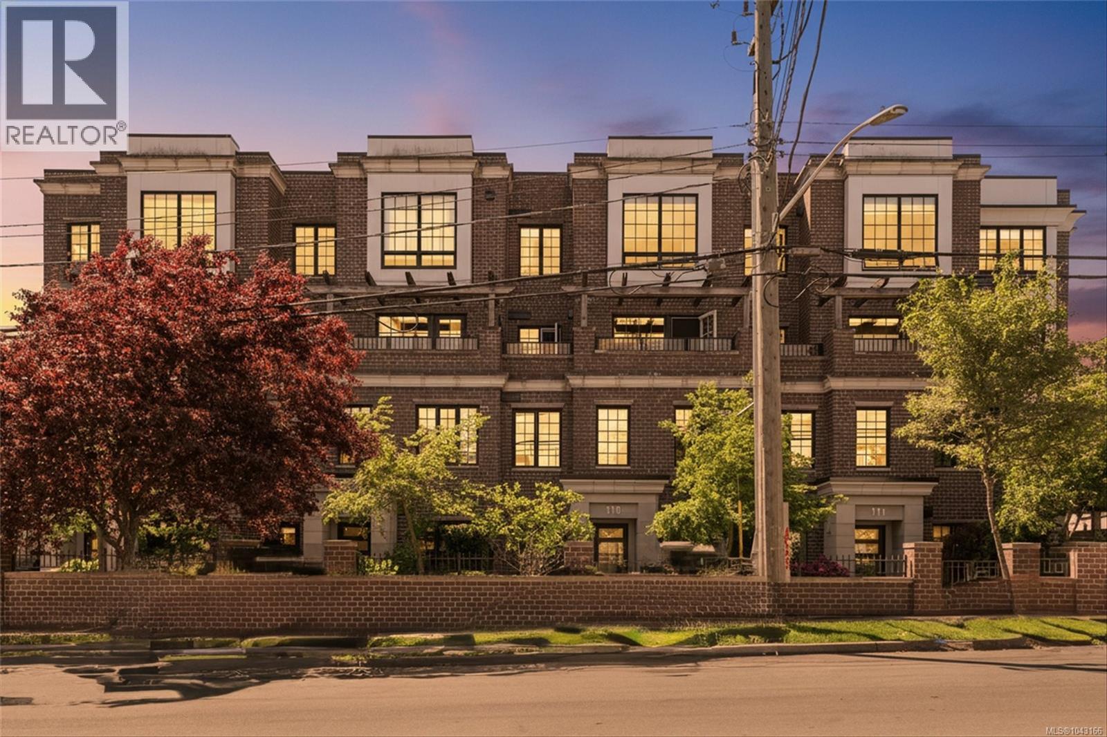 #105 1011 Burdett Ave - 27