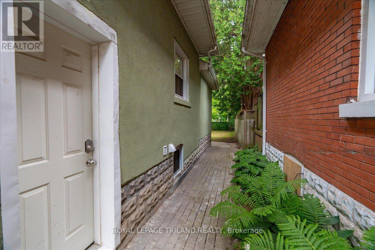 133 WILSON AVENUE - 25