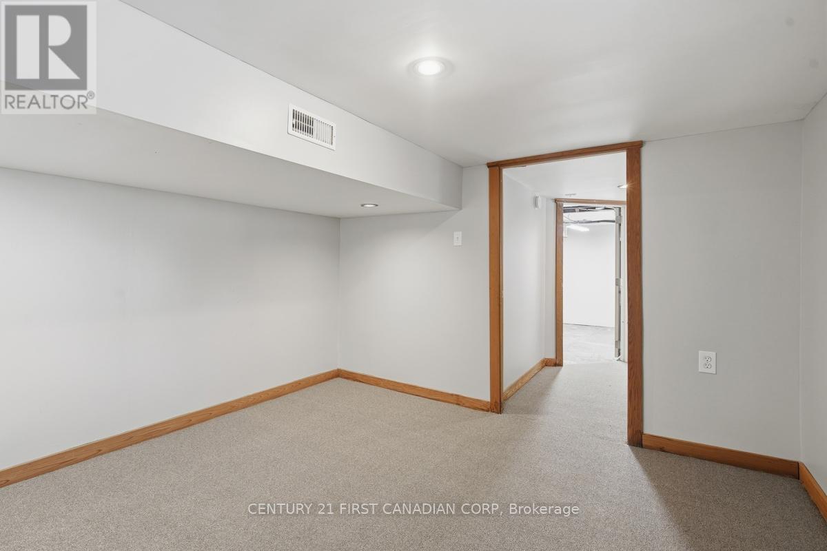 63 BEATTIE AVENUE - 27