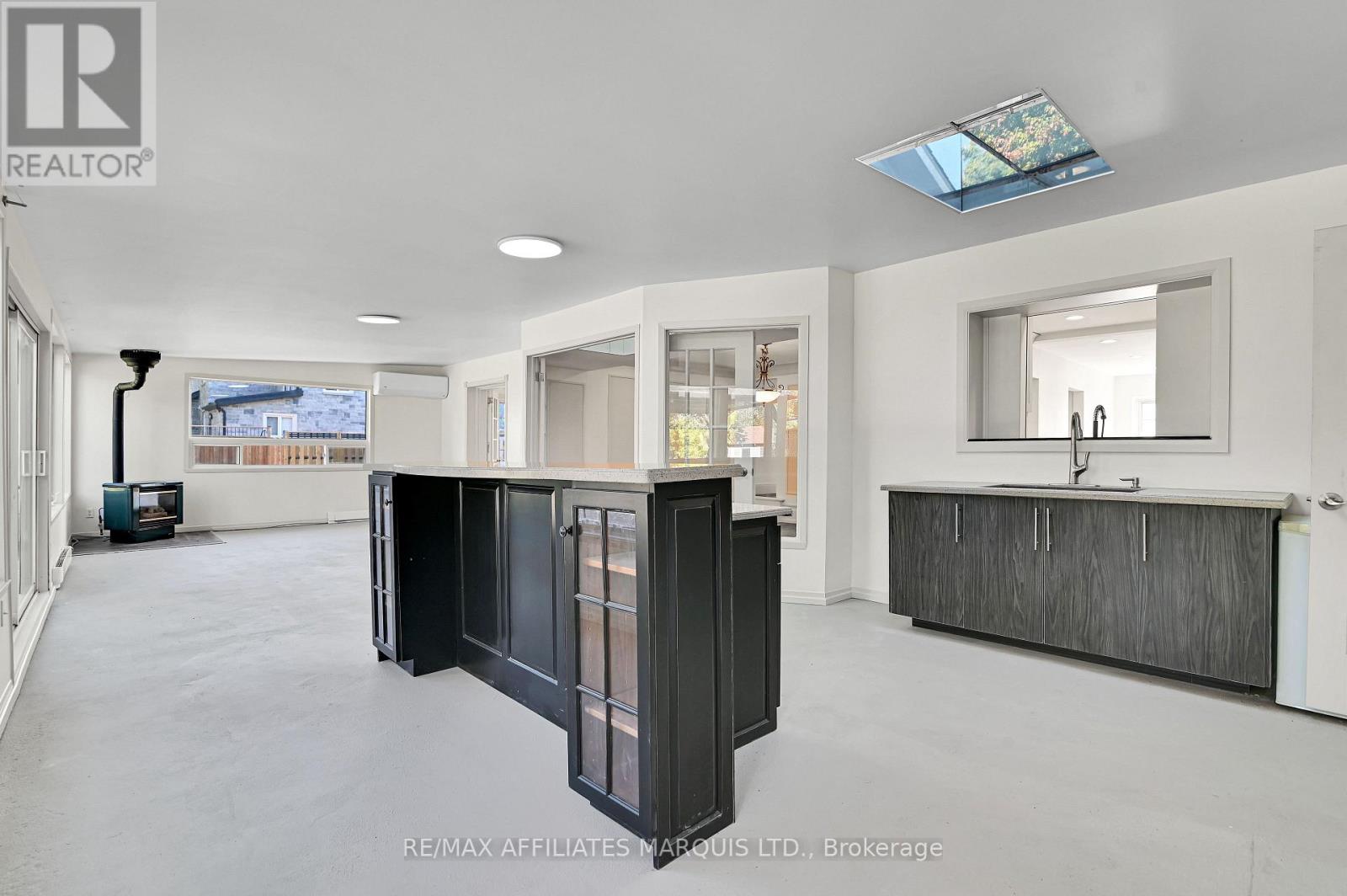 1603 PETER STREET - 16