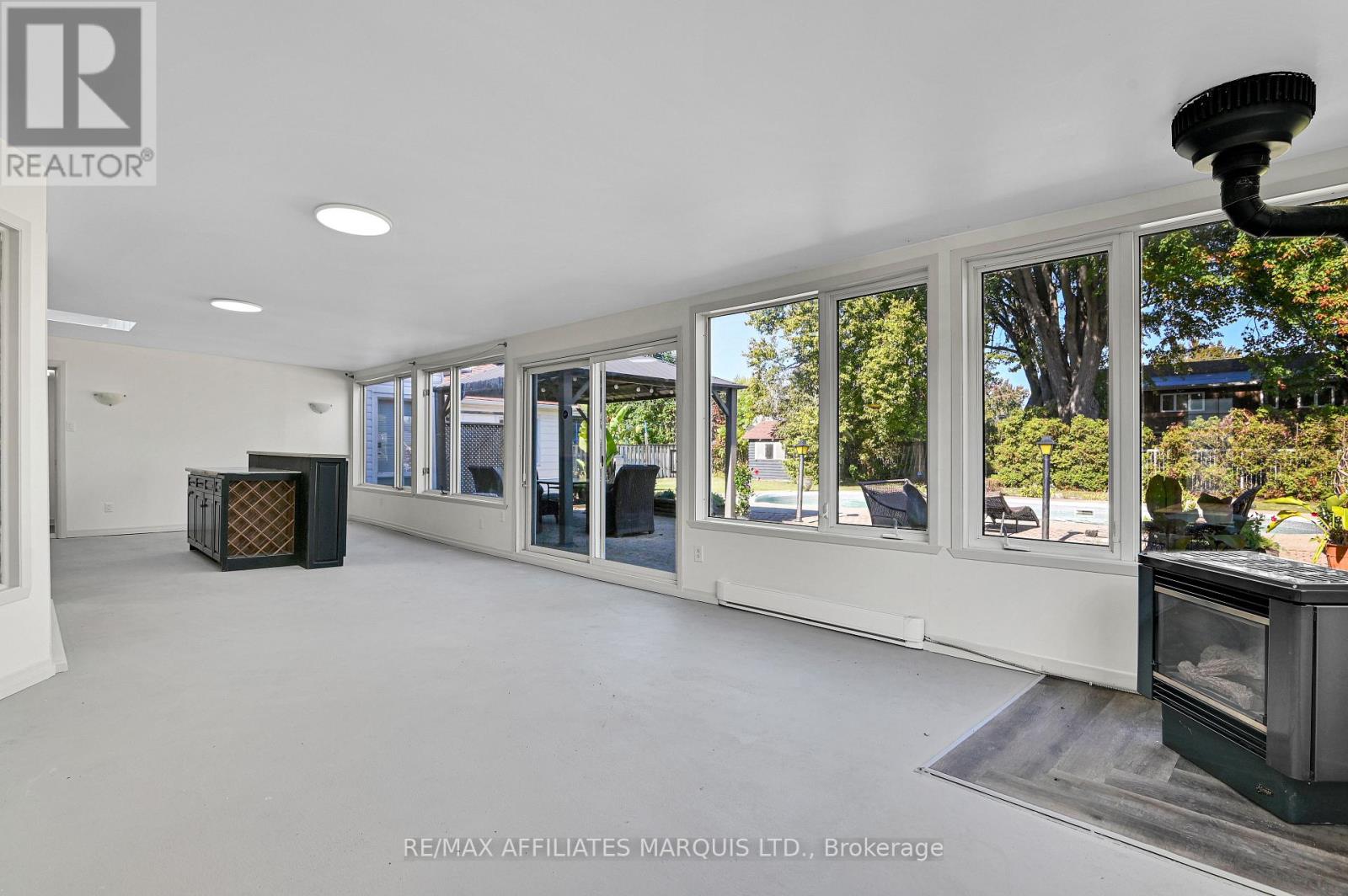 1603 PETER STREET - 18