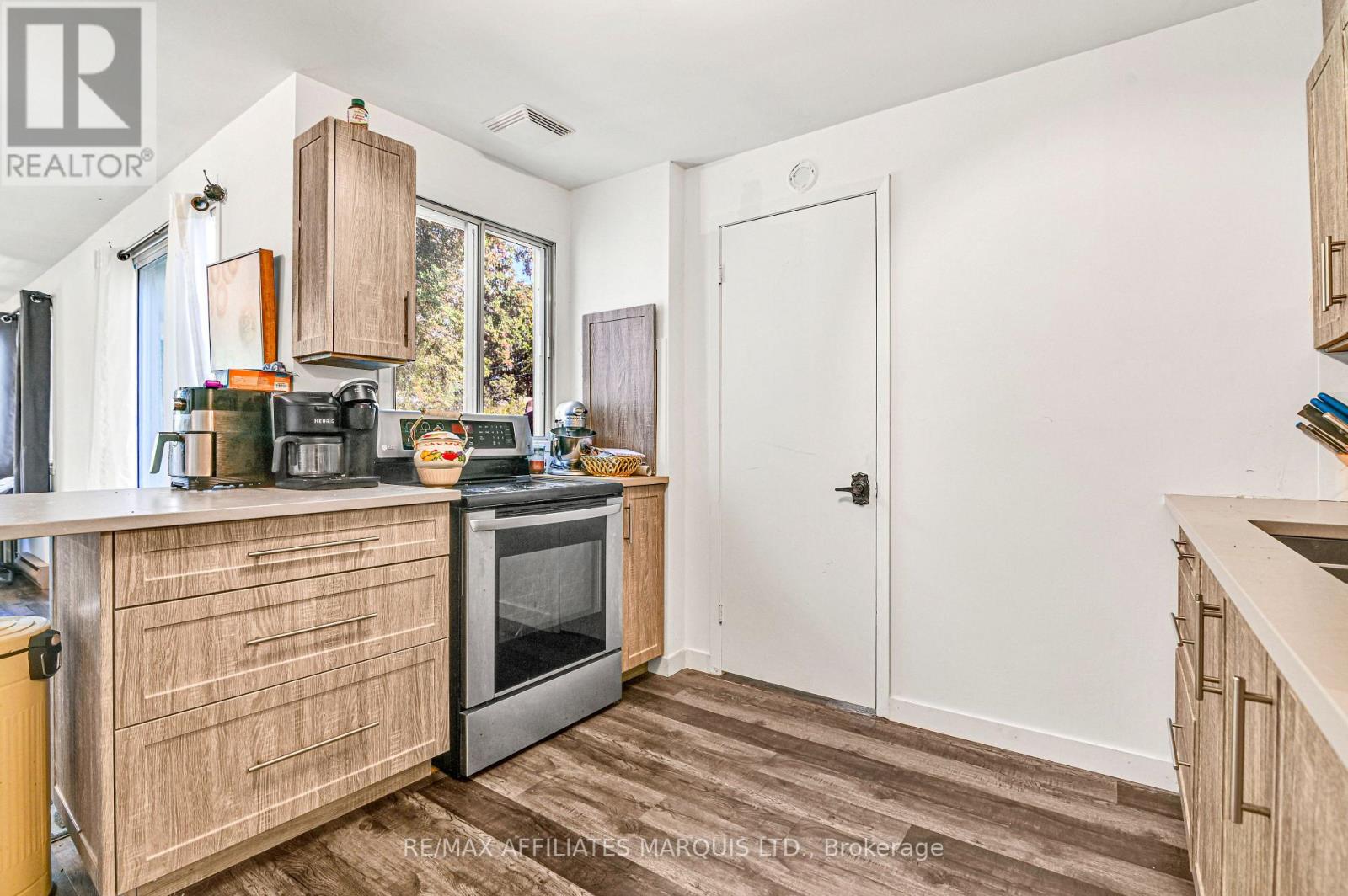 1603 PETER STREET - 21