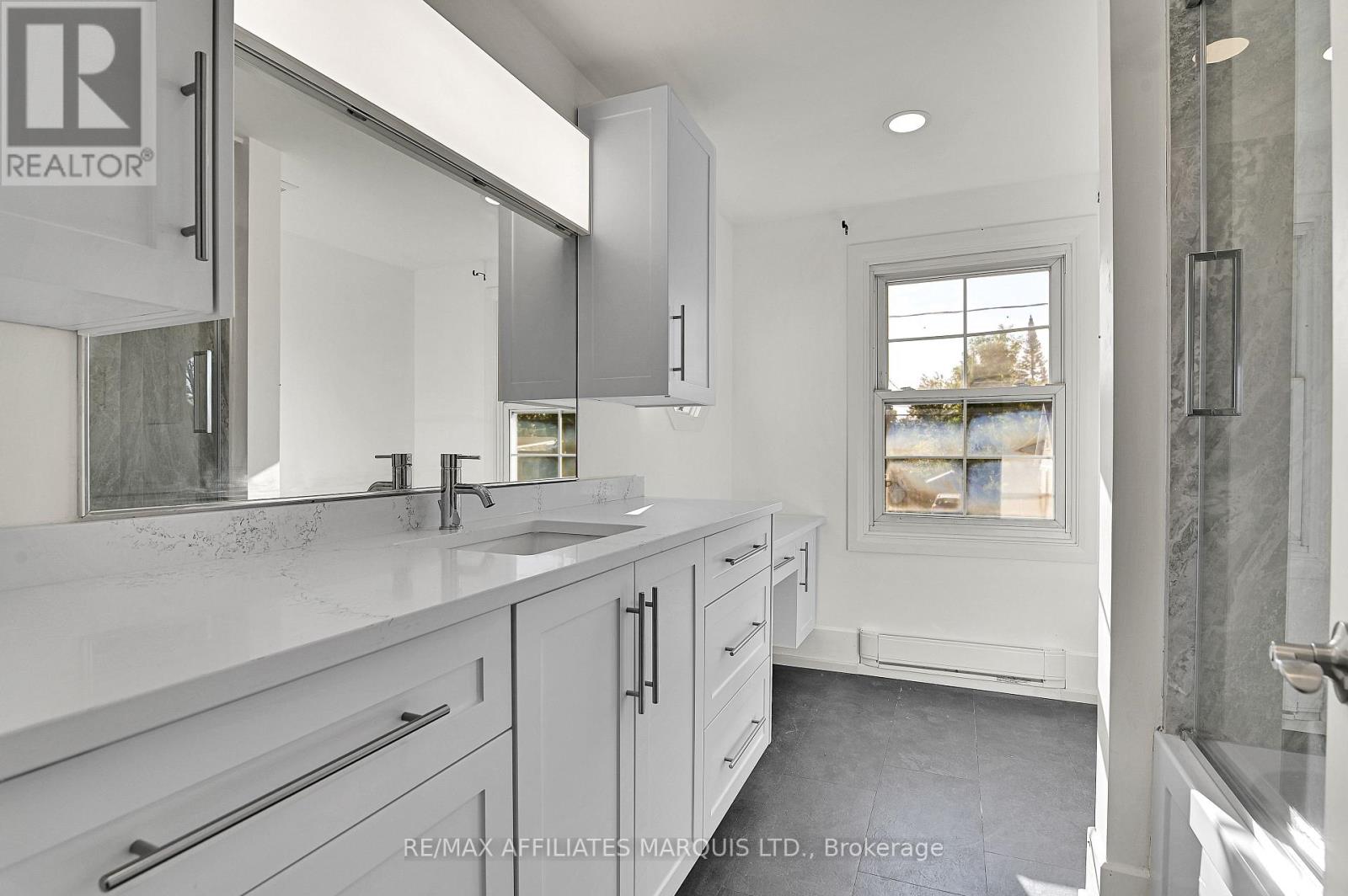 1603 PETER STREET - 34