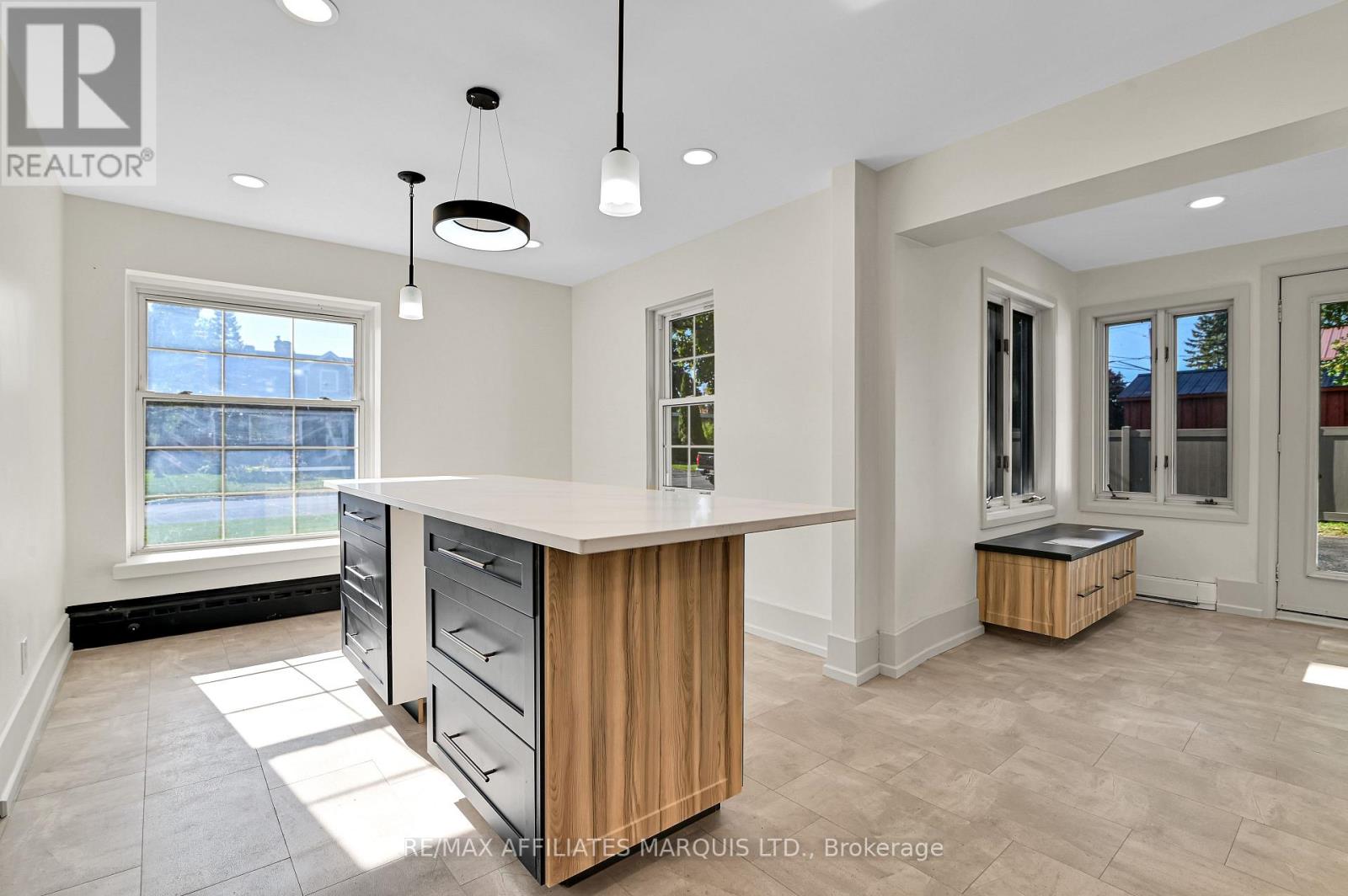 1603 PETER STREET - 5