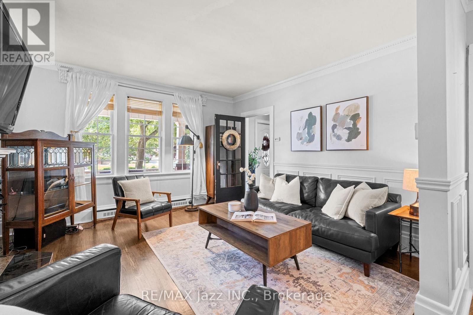 477 MASSON STREET - Image 12