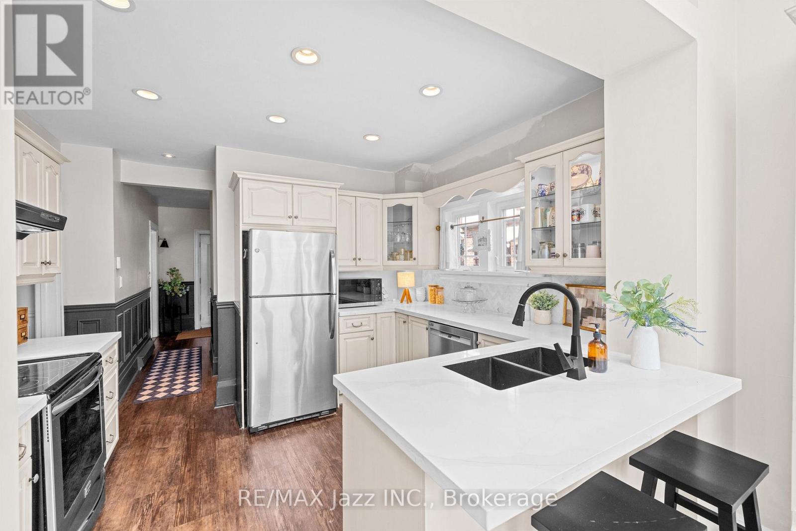 477 MASSON STREET - Image 22