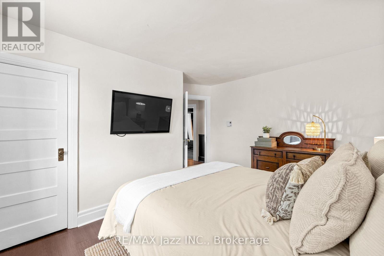 477 MASSON STREET - Image 33