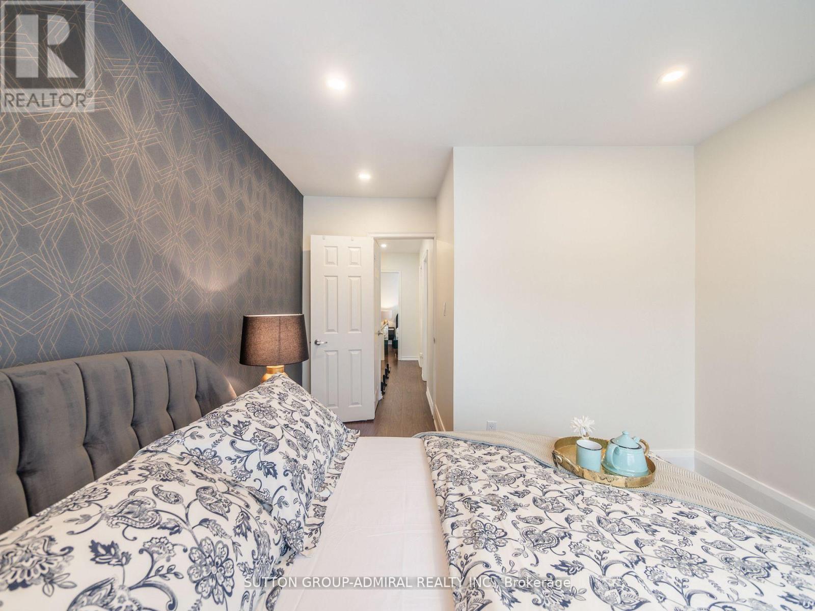 389 DAVISVILLE AVENUE - 34