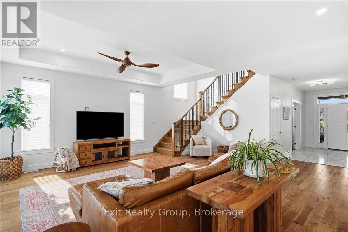 48 HUMMINGBIRD DRIVE - 12