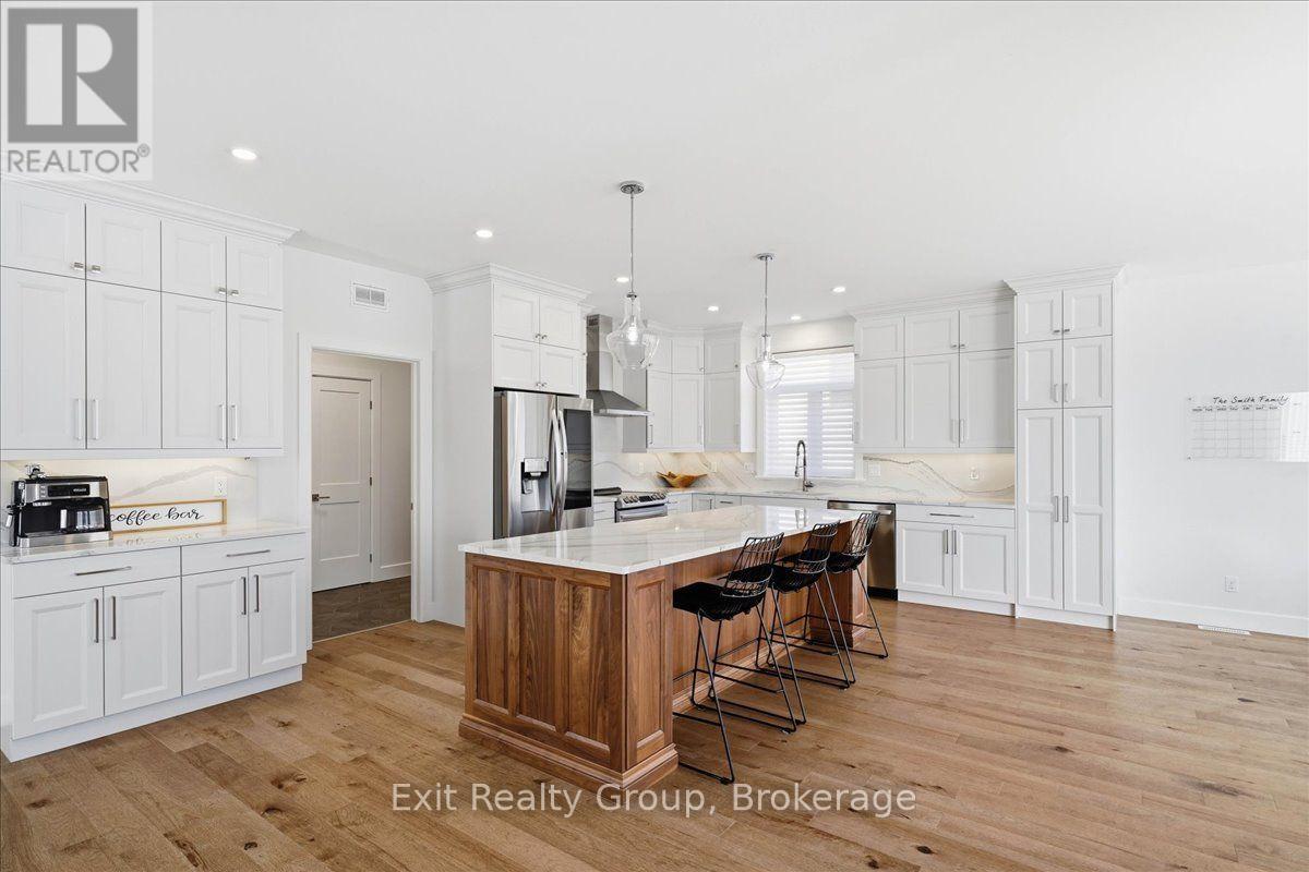 48 HUMMINGBIRD DRIVE - 13