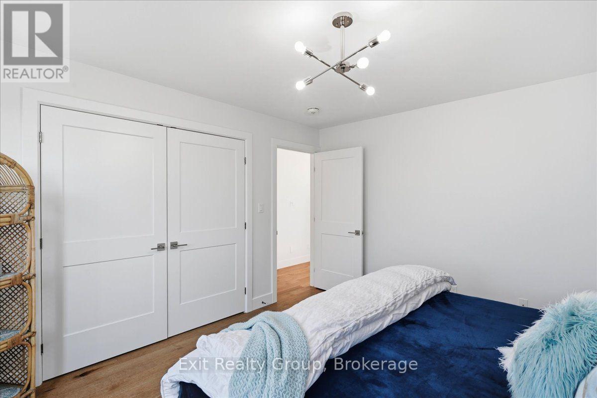 48 HUMMINGBIRD DRIVE - 23
