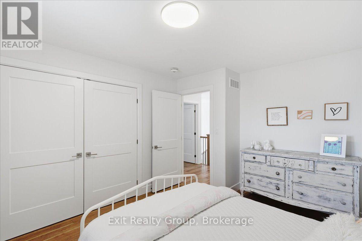 48 HUMMINGBIRD DRIVE - Image 27