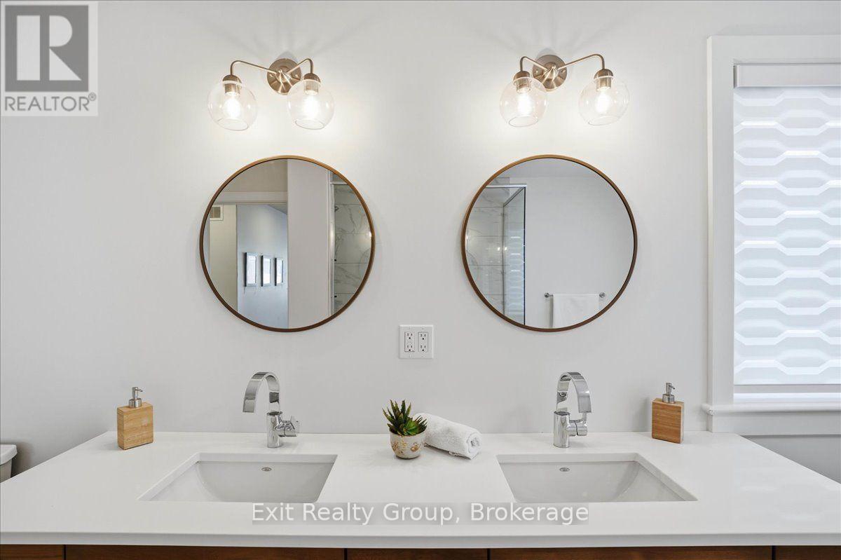 48 HUMMINGBIRD DRIVE - 33
