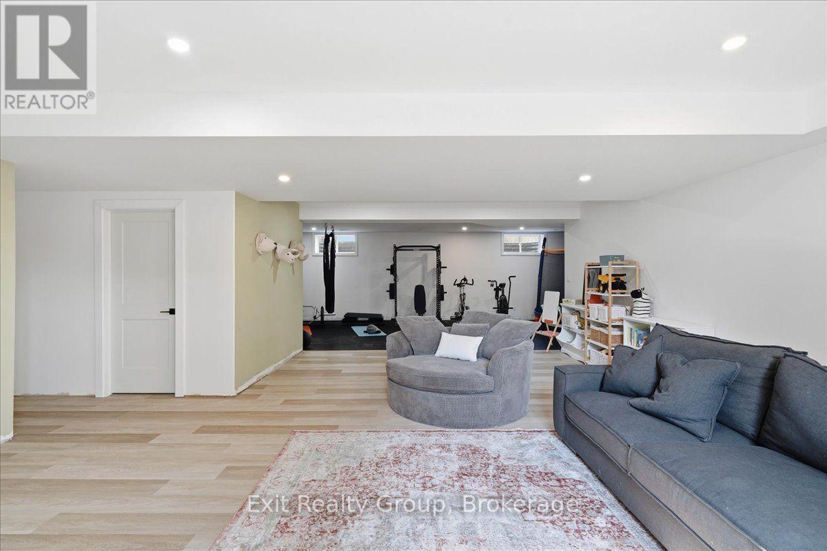 48 HUMMINGBIRD DRIVE - Image 37