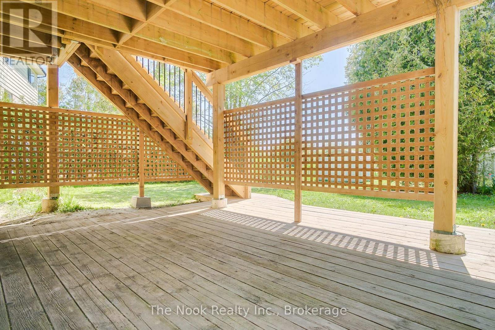 95 PEACOCK BOULEVARD - 11