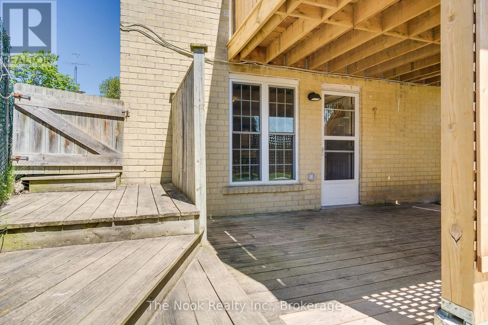 95 PEACOCK BOULEVARD - 12