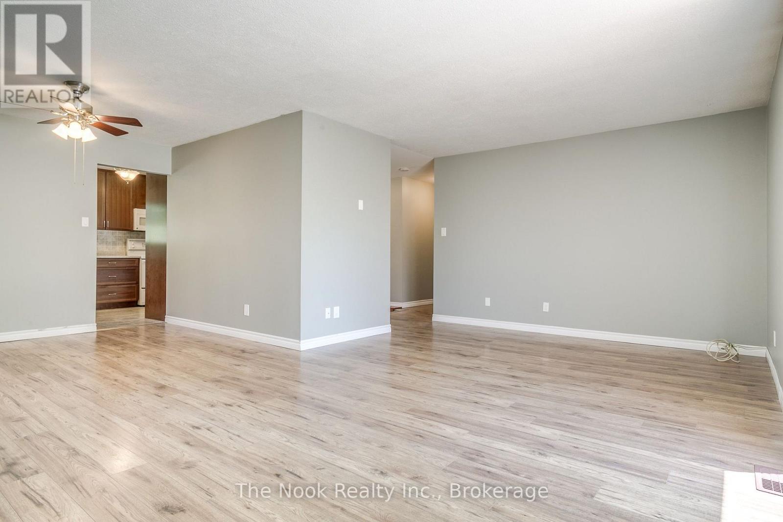 95 PEACOCK BOULEVARD - 3