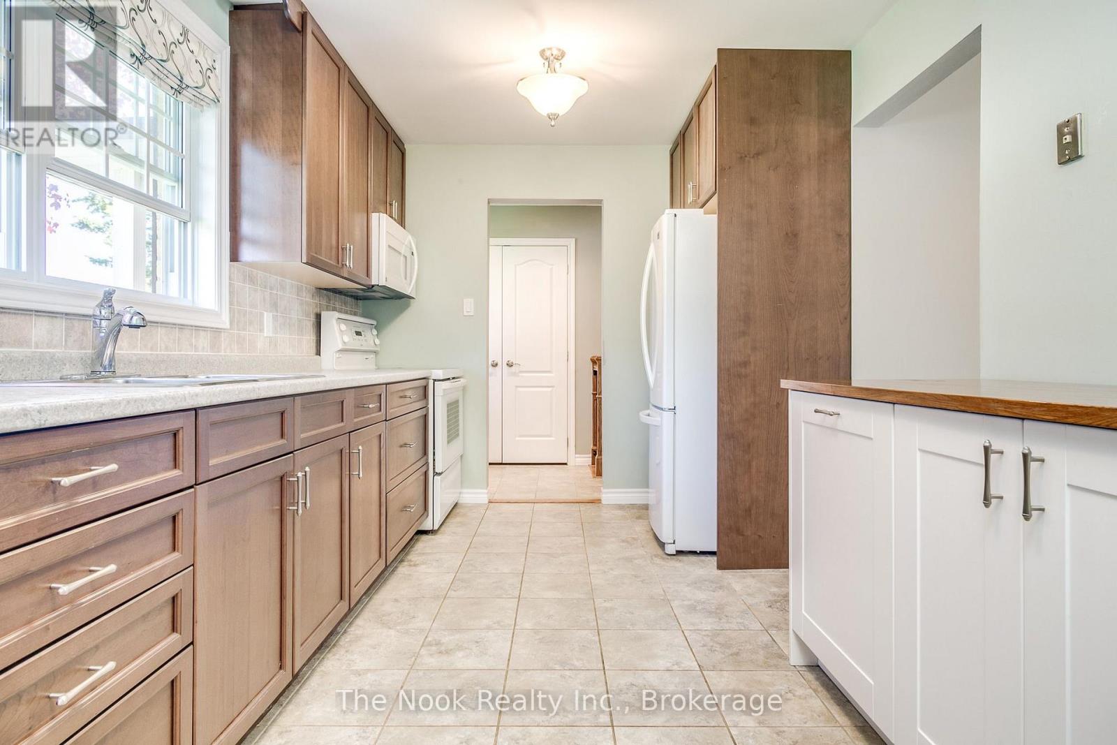 95 PEACOCK BOULEVARD - 4