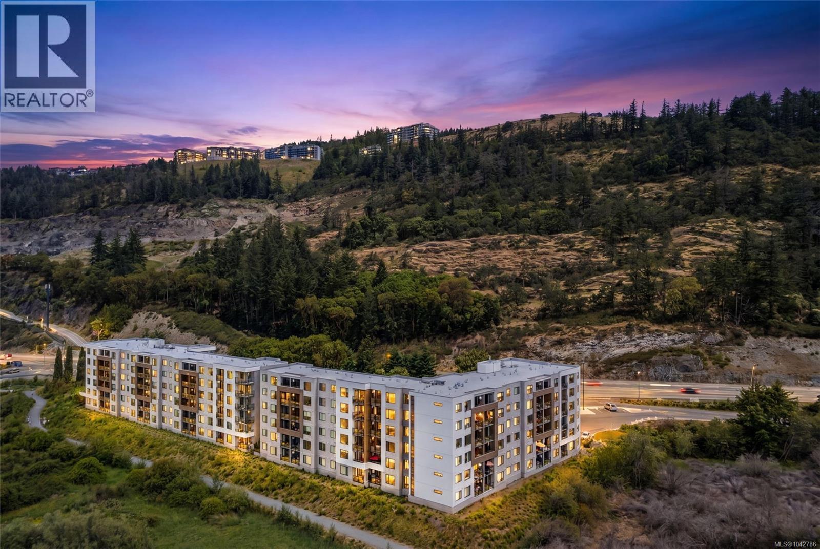 #306 1371 Goldstream Ave - 26