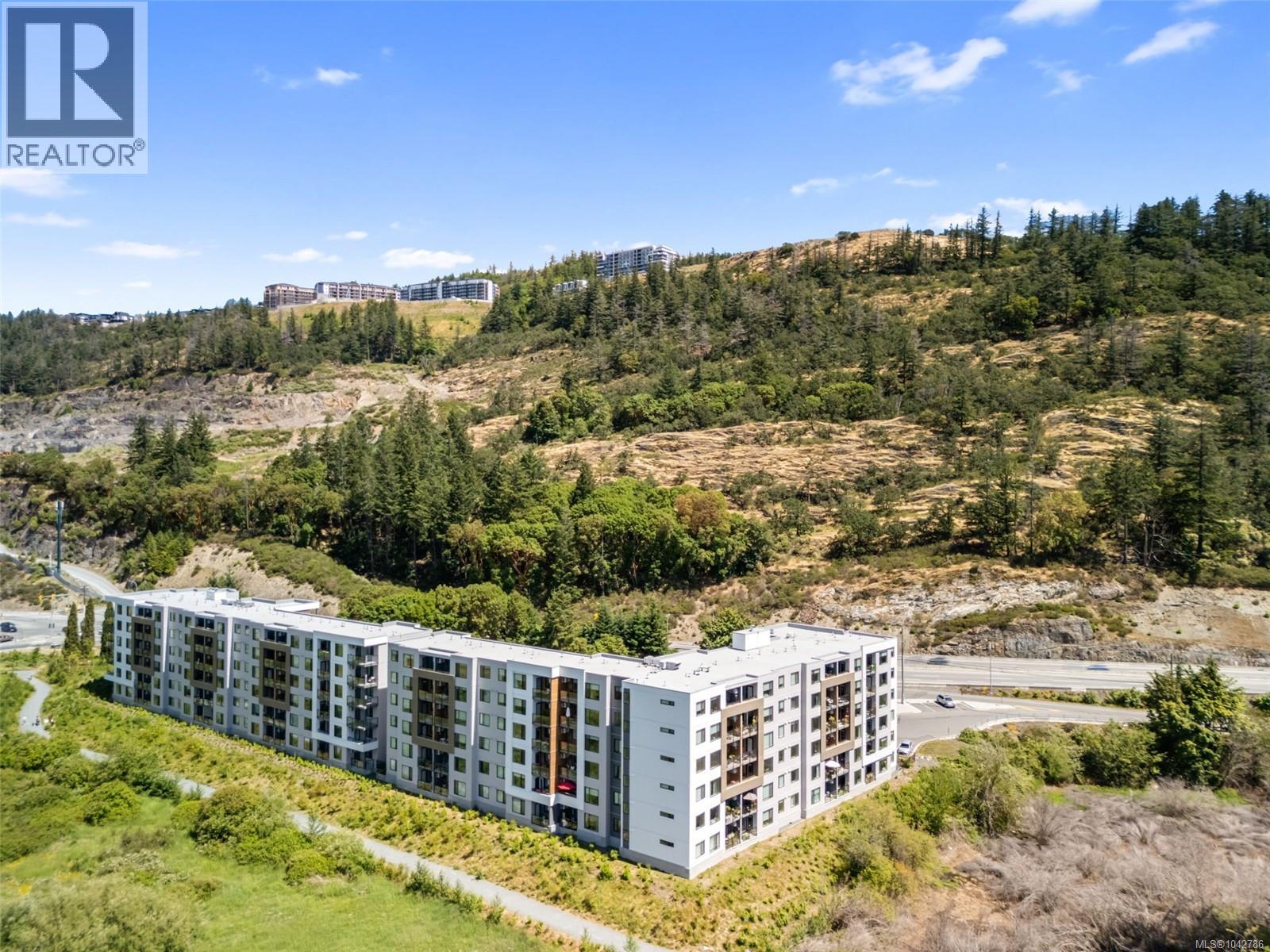 #306 1371 Goldstream Ave - 28